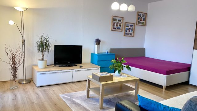 REZERVOVANÉ Na prenájom 1 izbový byt, loggia, Bratislava, Ružinov, Jašíkova ulica REZERVOVANÉ Na prenájom 1 izbový byt, loggia, Bratislava, Ružinov, Jašíkova ulica