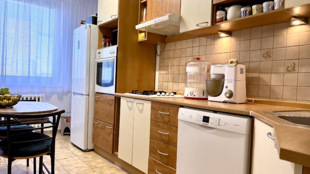 ZĽAVA Na predaj 3 izbový byt, Bratislava, Petržalka, Šustekova ulica o veľkosti 72 m2 po rekonštrukcii