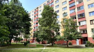 Na prenájom 3 izbový byt, 70 m2, s loggiou, po čiastočnej rekonštrukcii, Bratislava, Petržalka, Černyševského ulica