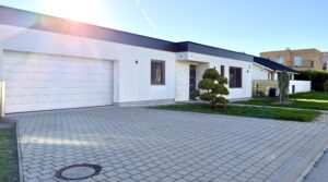 Na prenájom 4 izbový priestranný bungalov s garážou pre 2 autá, novostavba, obec Pata, Lipová ulica, okr. Galanta Na prenájom 4 izbový priestranný bungalov s garážou pre 2 autá, novostavba, obec Pata, Lipová ulica, okr. Galanta